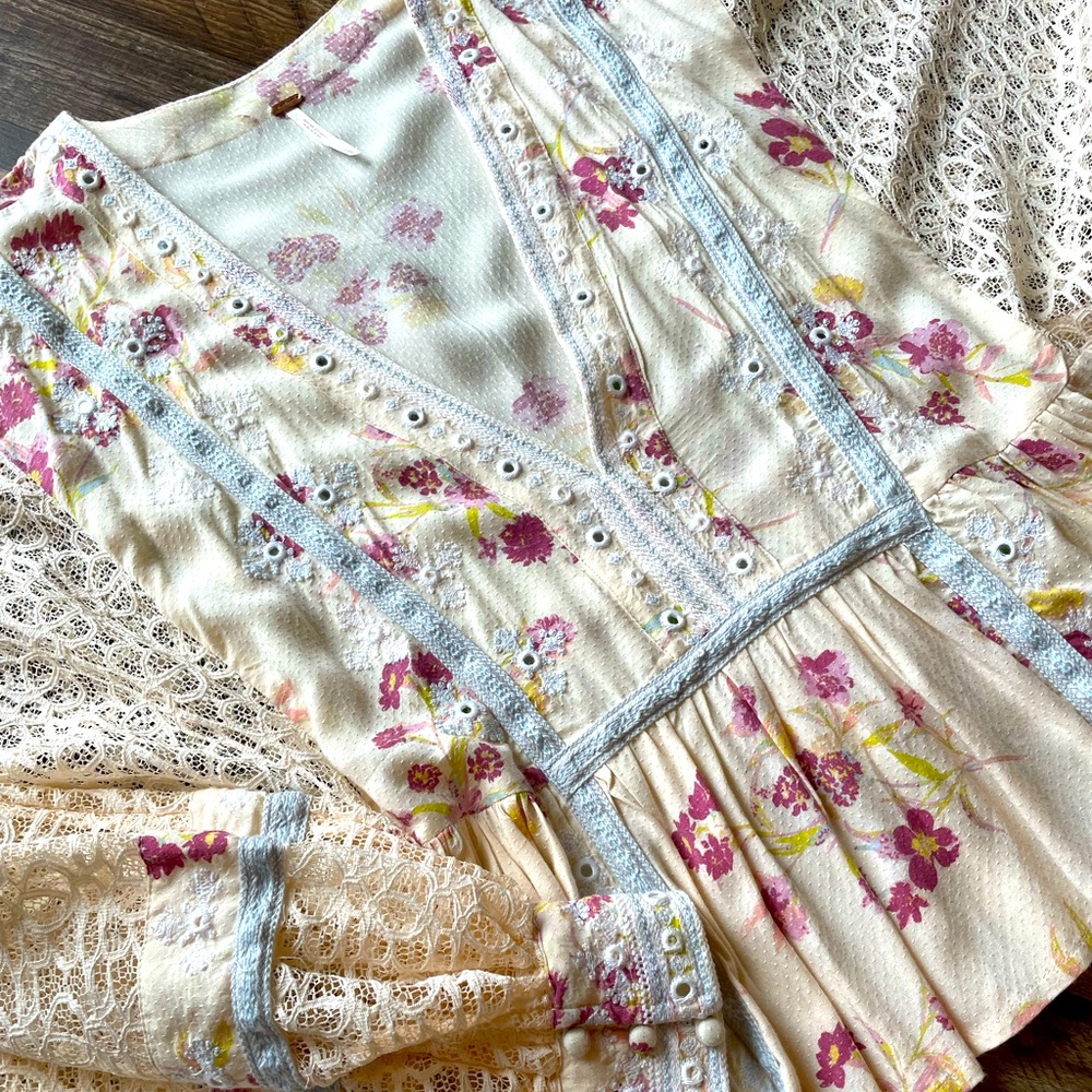 FreePeople Balloon Sleeve CUTENESS